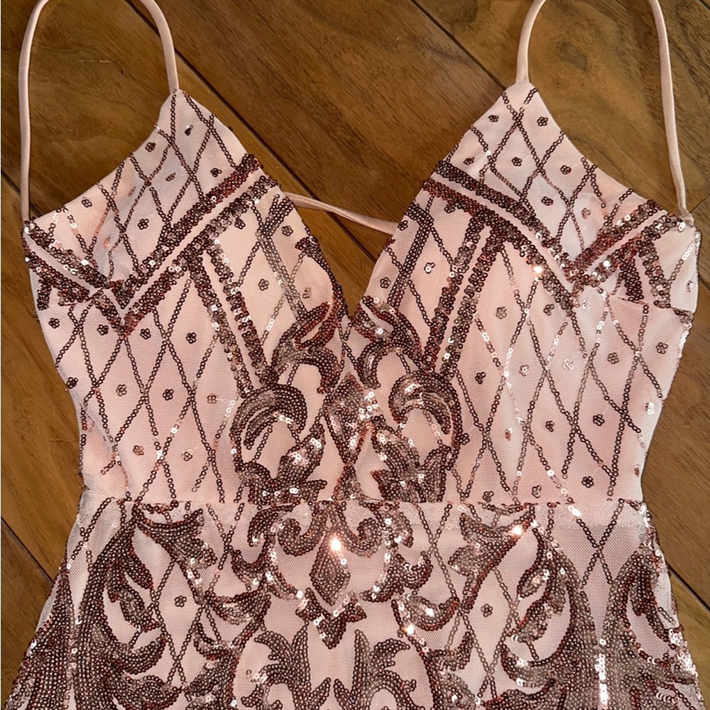 Dress. - Picture 2 of 7